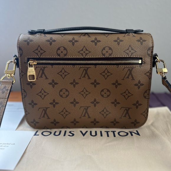 LV Pochette Métis in Reverse monogram - Picture 3 of 14